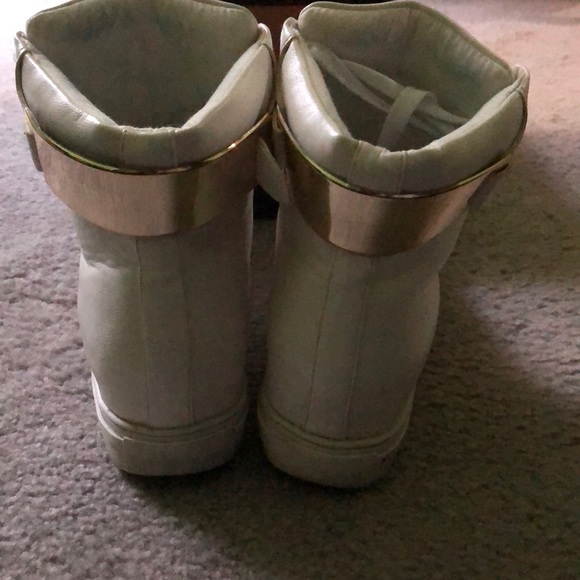 White sneakers with gold trimming - Picture 3 of 4